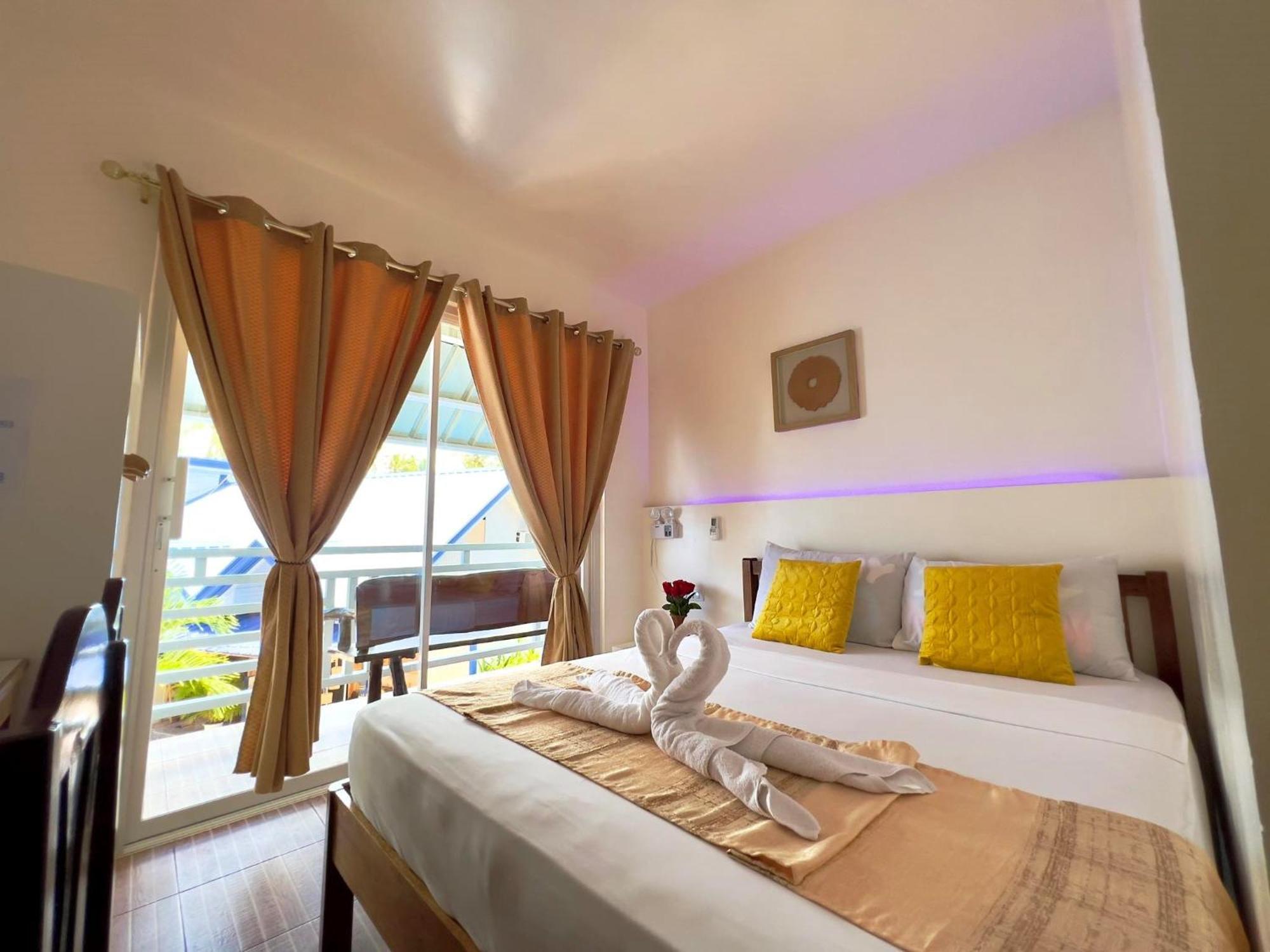Foxtail Siargao Island Guesthouse Хенерал Луна Екстериор снимка