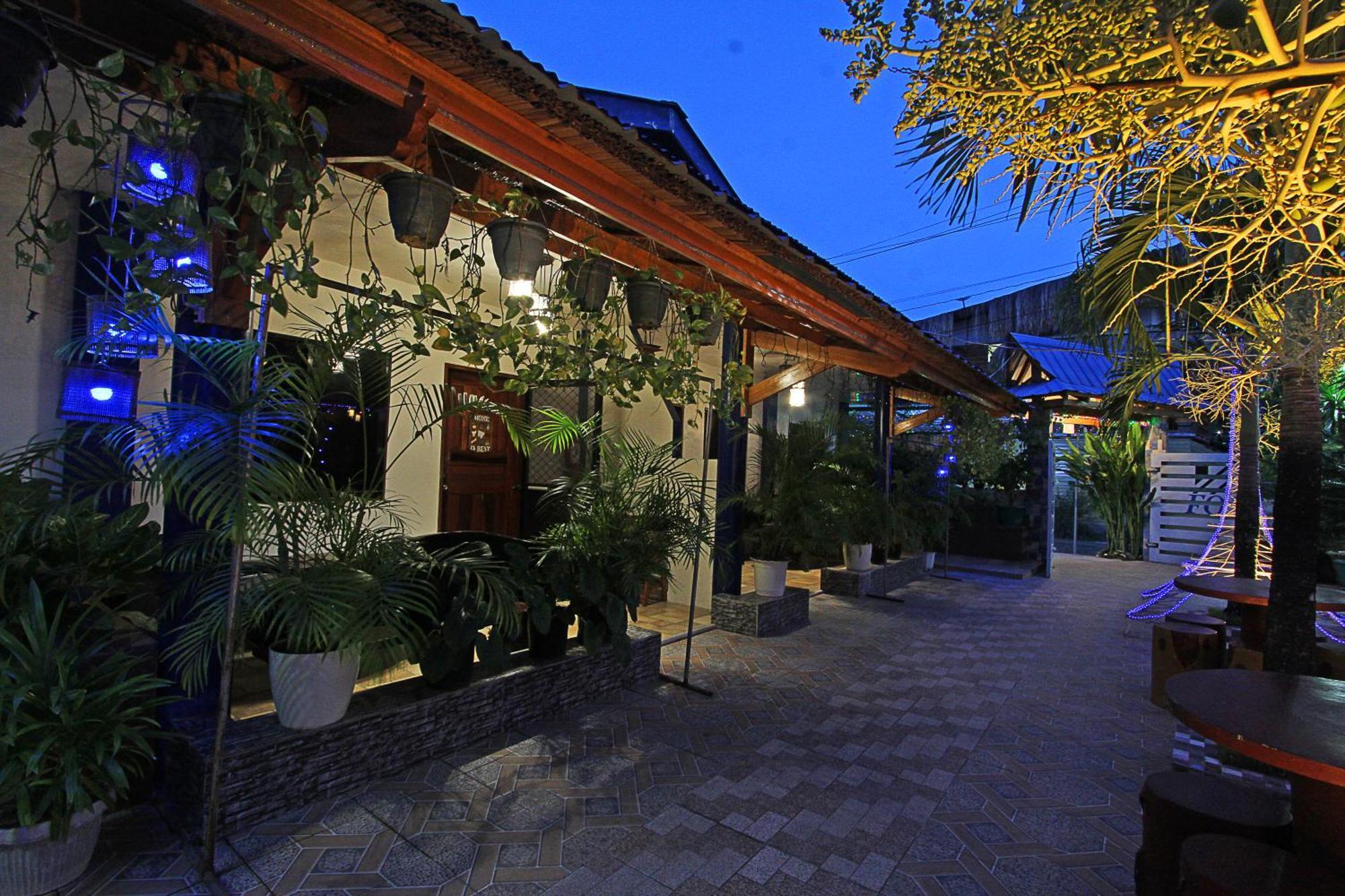 Foxtail Siargao Island Guesthouse Хенерал Луна Екстериор снимка